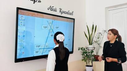 “Сыбайлас және вертикаль бұрыштар, олардың қасиеттері” тақырыбында ашық сабағын өтті.