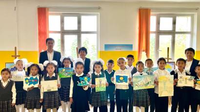 «Қазақстан - Республикам менің!» тақырыбында сурет көрмесін өткізді.