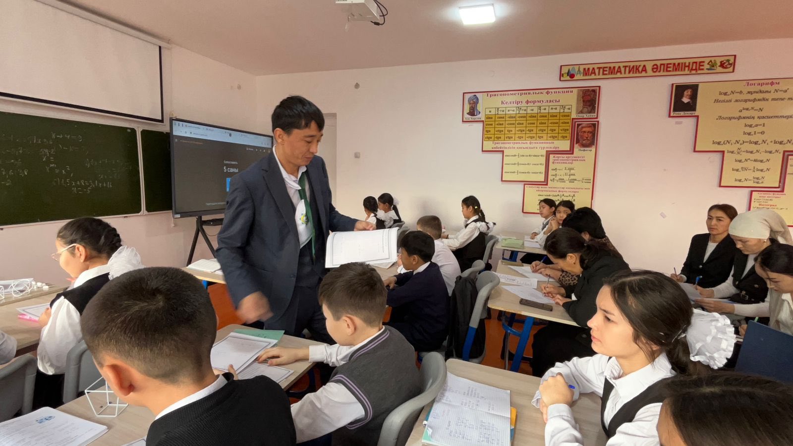 Бір айнымалысы бар сызықтық теңдеулер» тақырыбында өткізді.