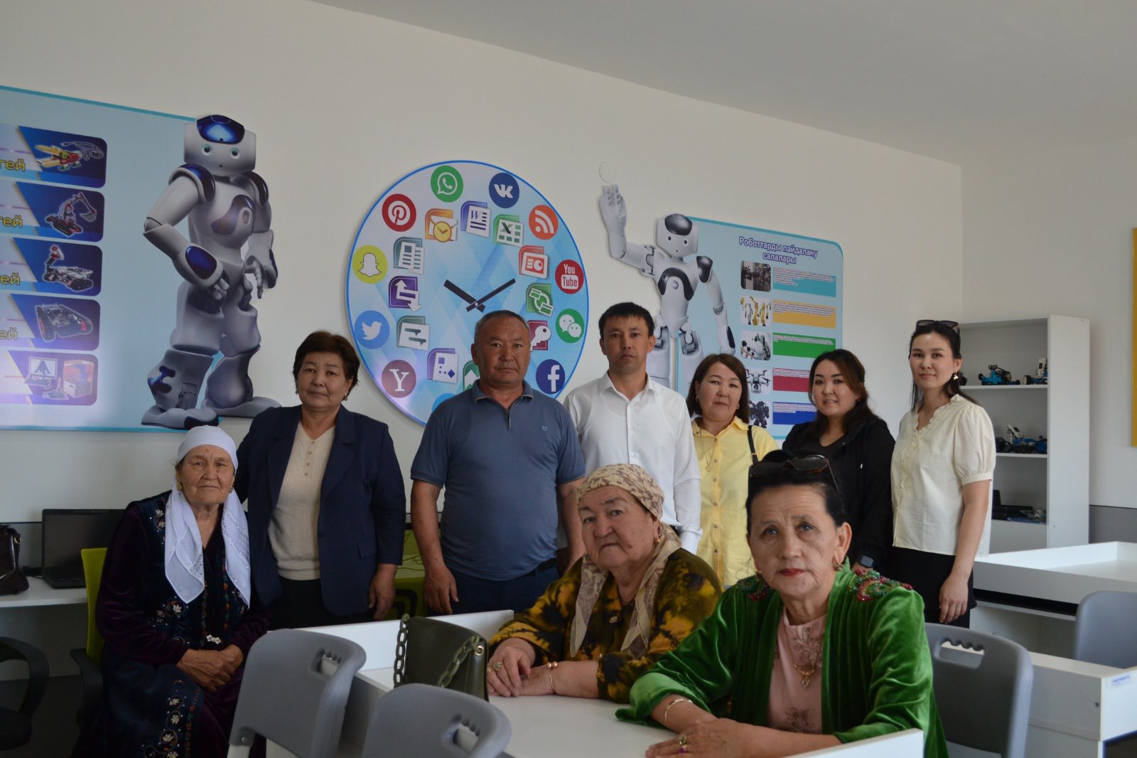 Ерденұлы Тұрар атындағы робототехника кабинеті салтанатты түрде ашылып, оқушылар игілігіне пайдалануға берілді.